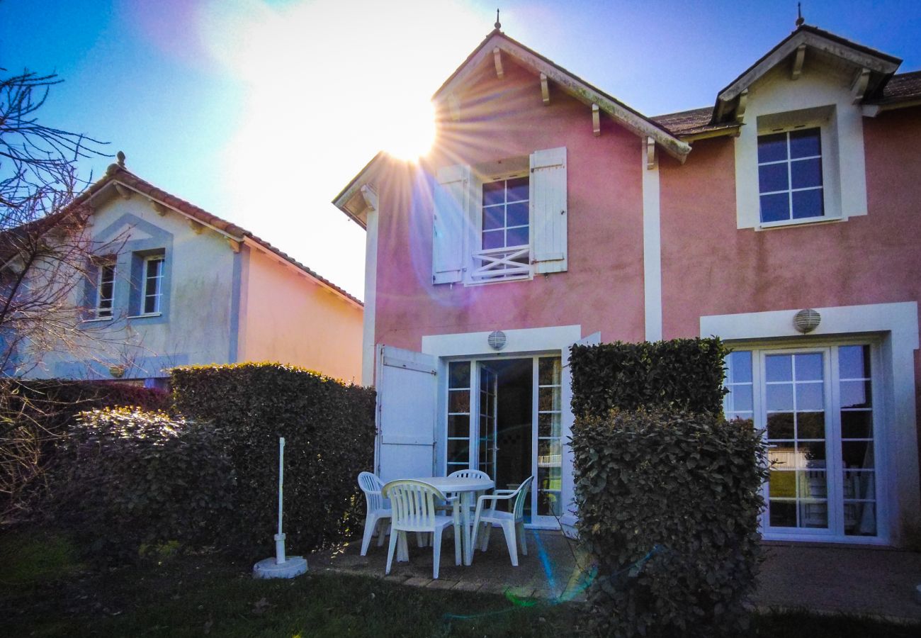 Maison mitoyenne à Talmont-Saint-Hilaire - Maison dans village vacances – proche piscine et golf 