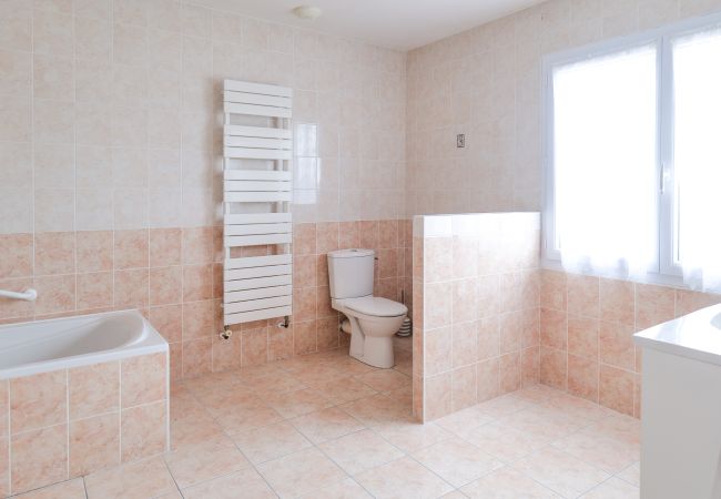 Maison mitoyenne à Les Sables-d´Olonne - Spacieuse maison quartier Arago Les Sables 7 personnes Maison mitoyenne à Les Sables-d´Olonne - Spacieuse maison quartier Arago Les Sables 7 personnes