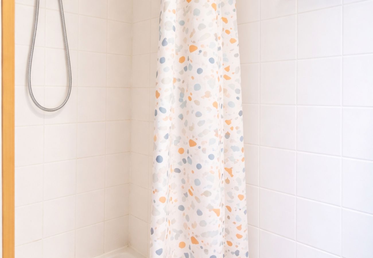 Studio à Les Sables-d´Olonne - Charmante studette située remblai des Sables 2 personnes