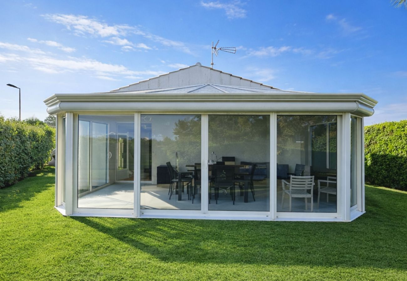 Maison à Les Sables-d´Olonne - Maison lumineuse avec véranda & jardin – Parfait pour vos vacances aux Sables !