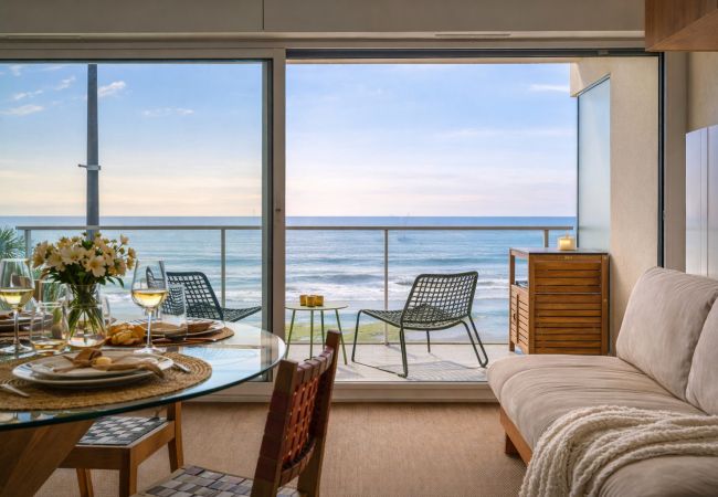 Studio à Les Sables-d´Olonne - Studio moderne face mer sur le remblai 