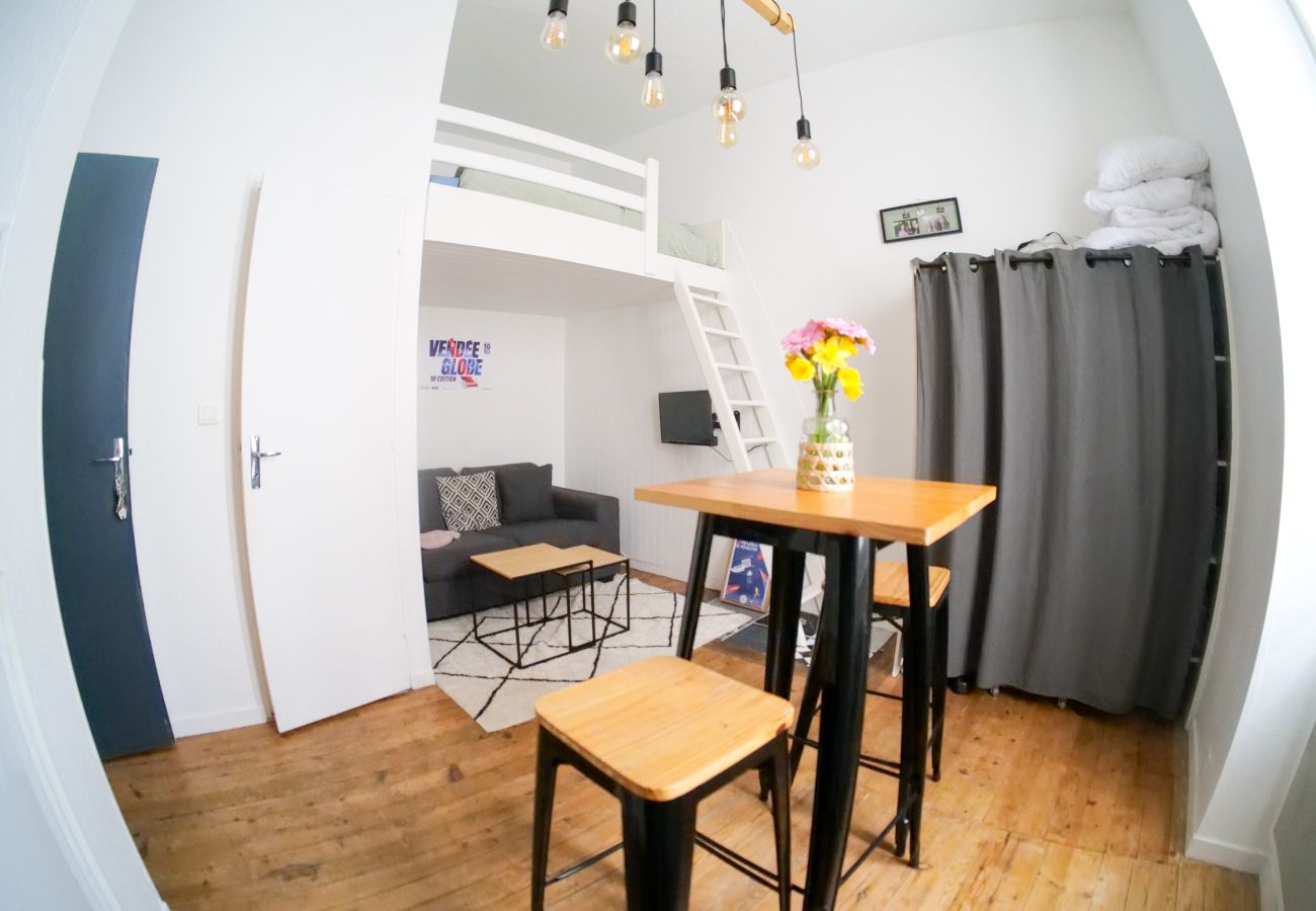 Studio à Les Sables-d´Olonne - Studio Cosy au Cœur des Sables – Plage et Marché à Pied !