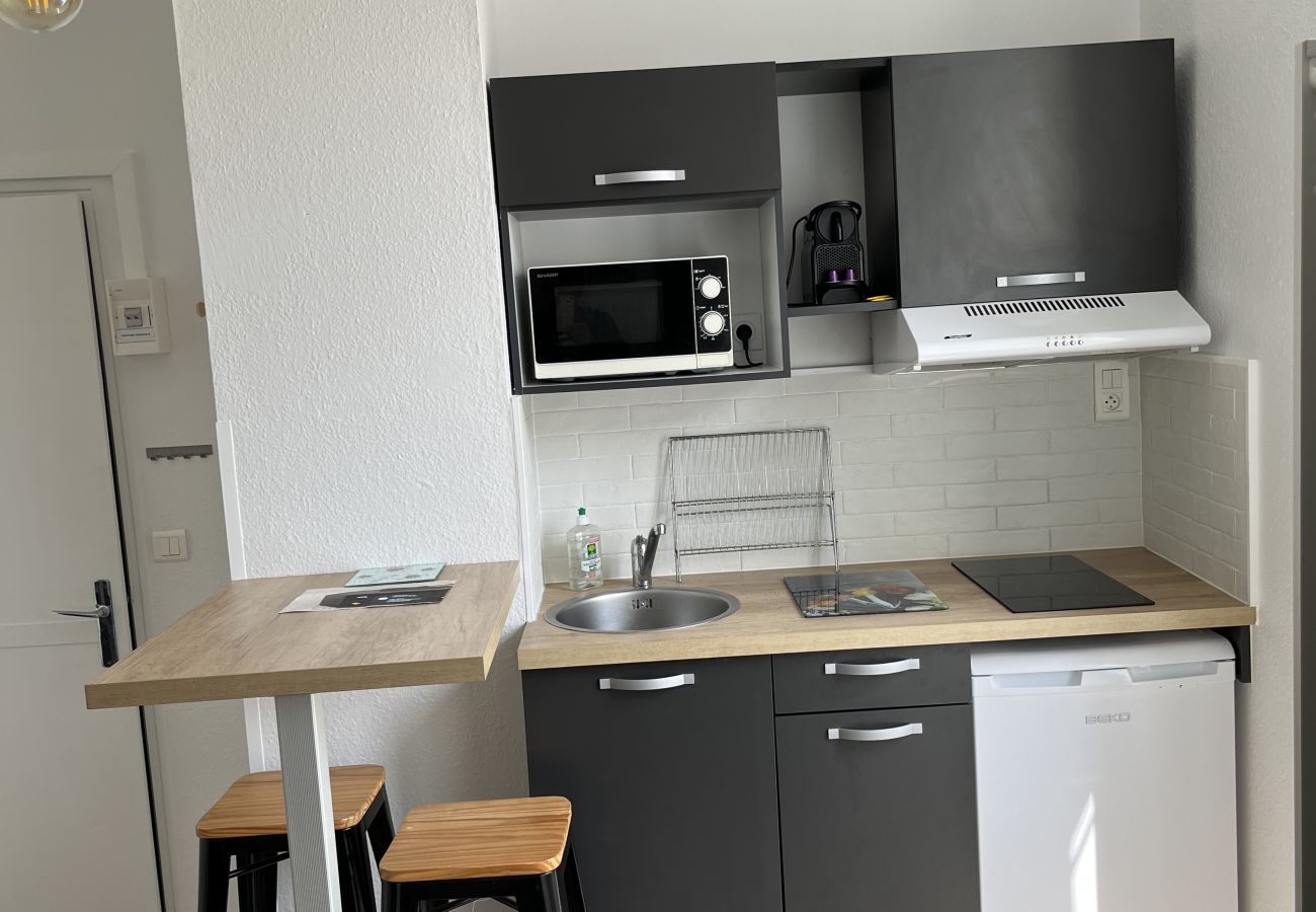Studio à Les Sables-d´Olonne - Votre Pied-à-Terre aux Sables – Studio Équipé à Deux Pas de la Plage 1er GAUCHE