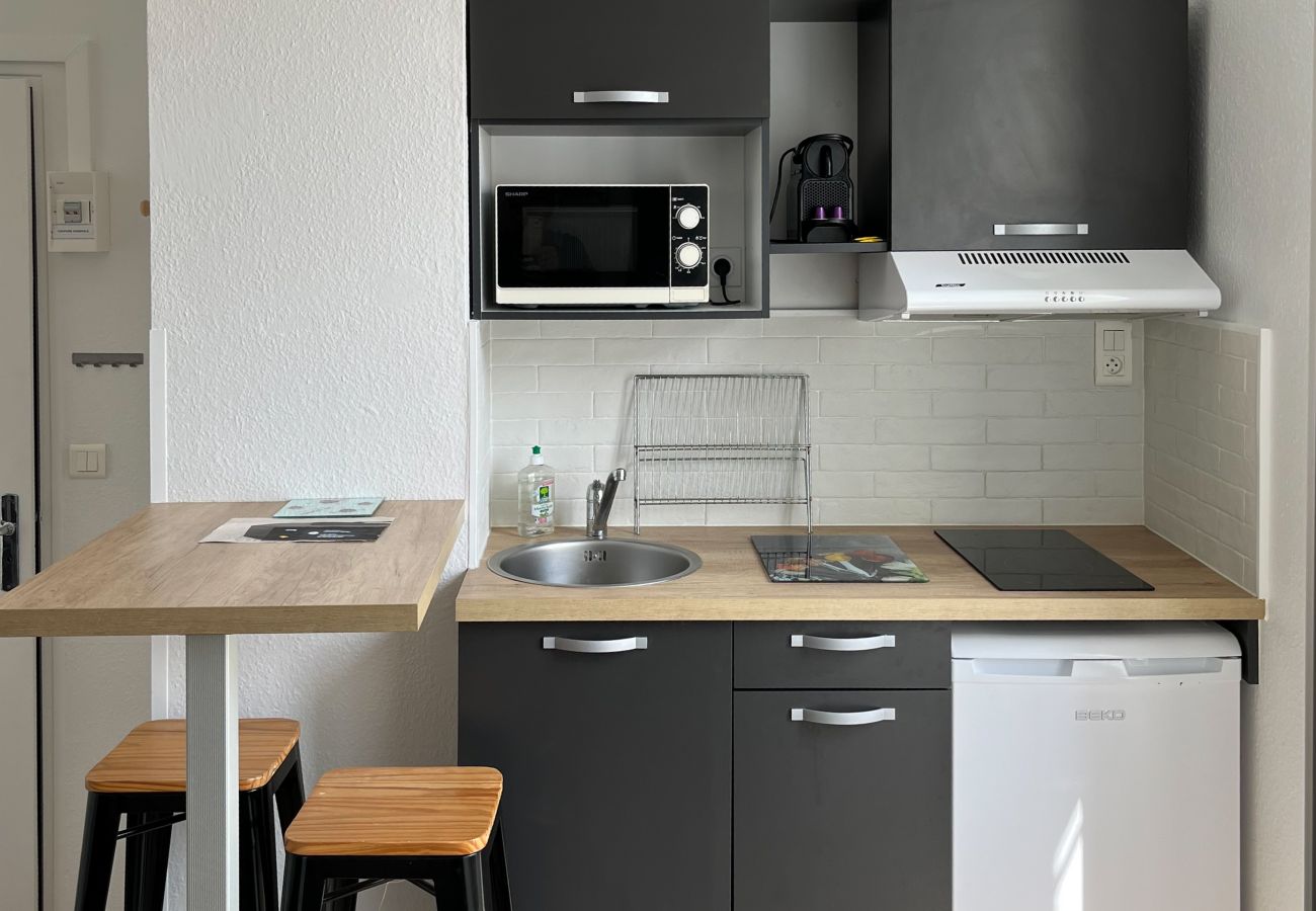 Studio à Les Sables-d´Olonne - Votre Pied-à-Terre aux Sables – Studio Équipé à Deux Pas de la Plage 1er GAUCHE