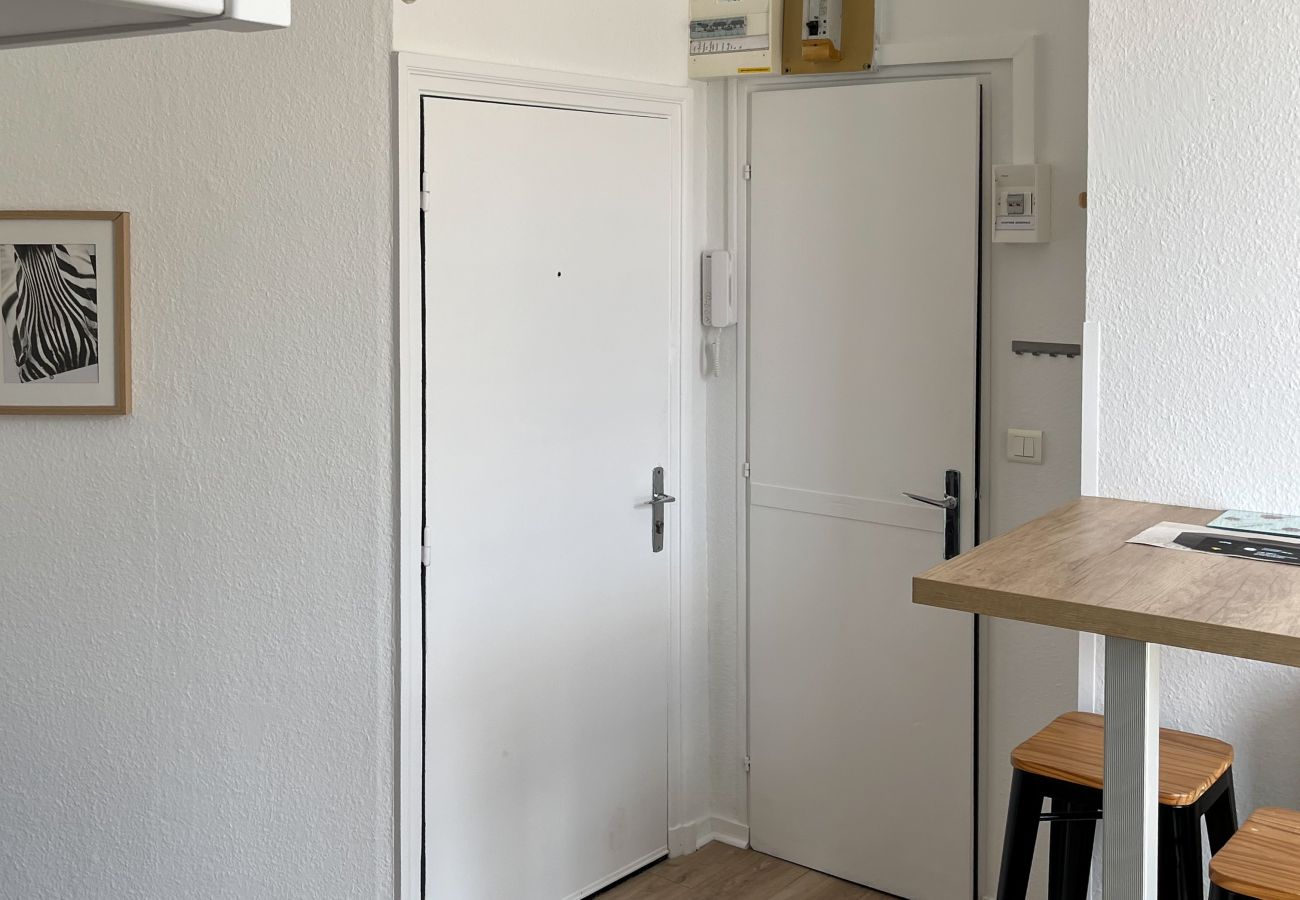 Studio à Les Sables-d´Olonne - Votre Pied-à-Terre aux Sables – Studio Équipé à Deux Pas de la Plage 1er GAUCHE