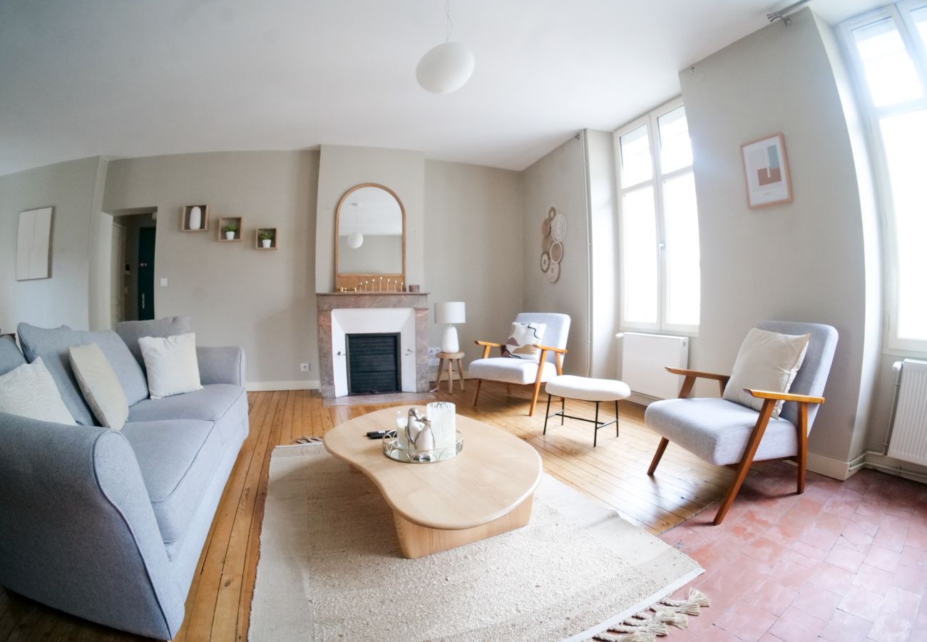 Appartement à Angers - Spacieux appartement - 7 personnes - Coeur de ville