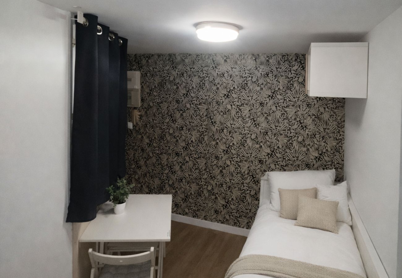 Studio à Angers - STUDIO COMMODE ET CONFORTABLE - 2 PERS - QUARTIER LA DOUTRE ANGERS