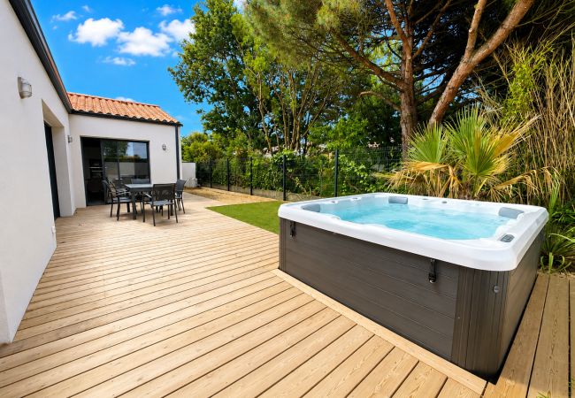 Maison à Les Sables-d´Olonne - Maison contemporaine avec jacuzzi et espace extérieur