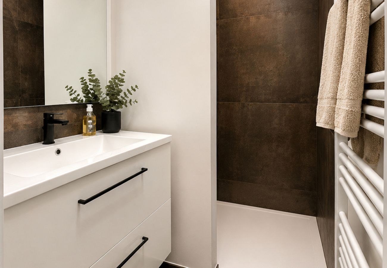 Maison à Les Sables-d´Olonne - Maison contemporaine avec jacuzzi et espace extérieur