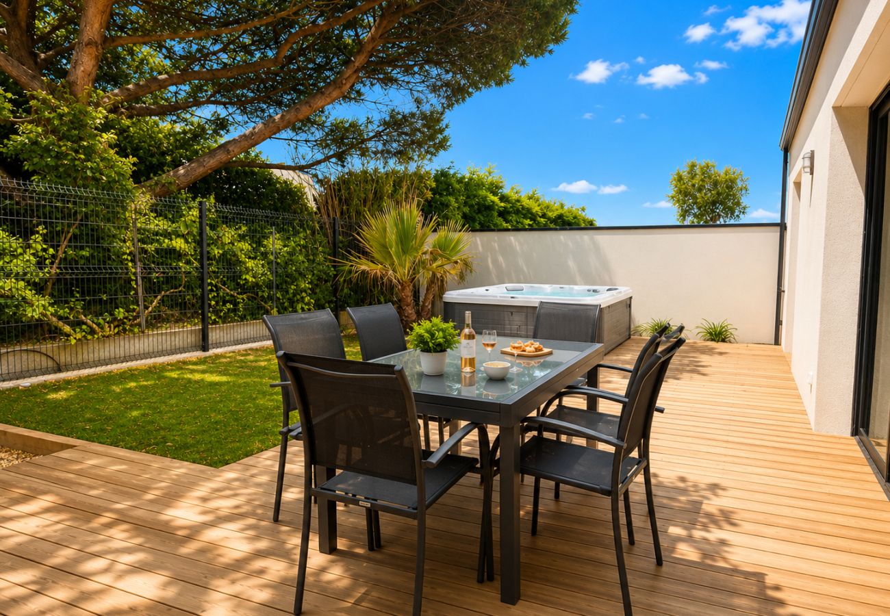 Maison à Les Sables-d´Olonne - Maison contemporaine avec jacuzzi et espace extérieur