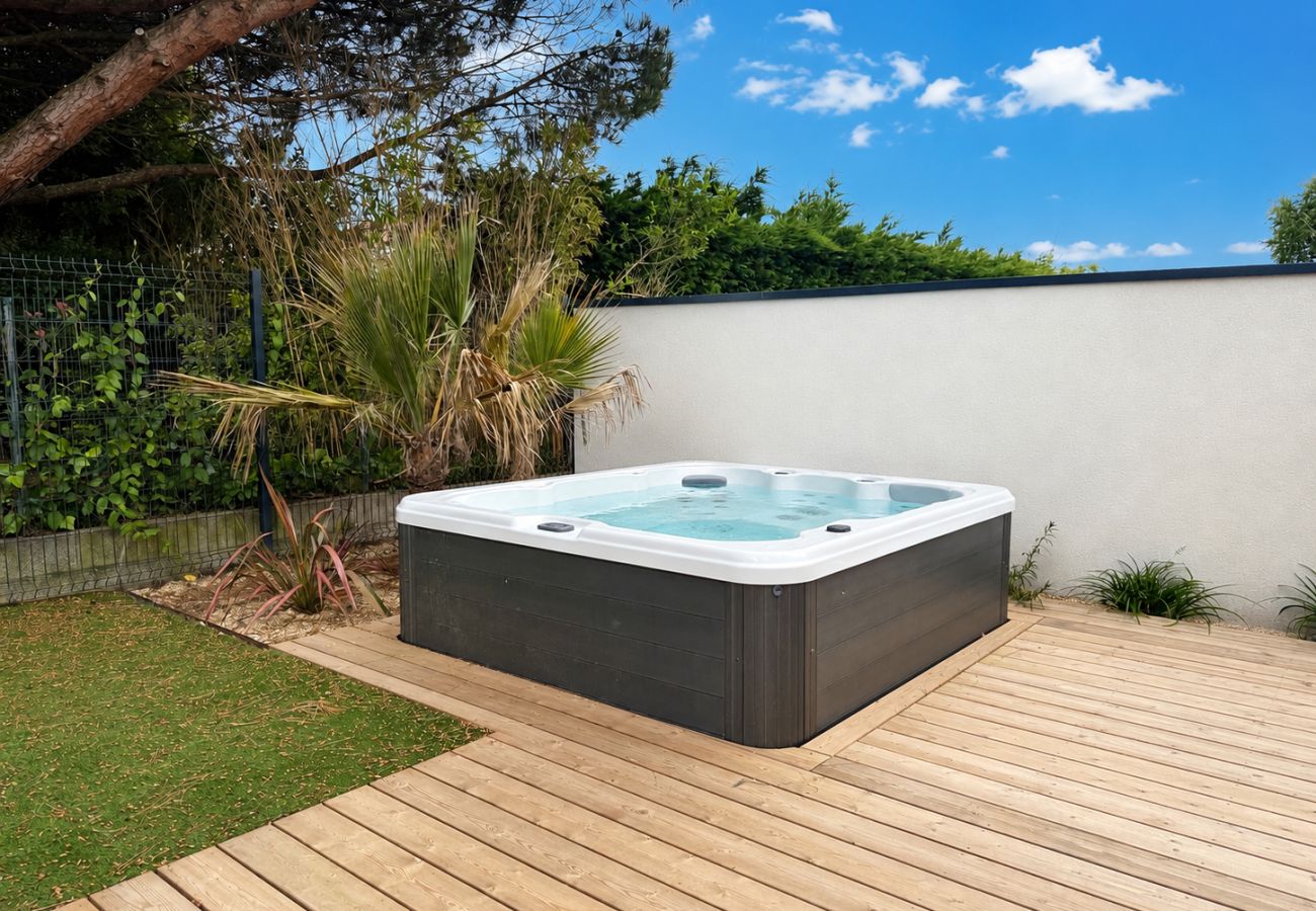Maison à Les Sables-d´Olonne - Maison contemporaine avec jacuzzi et espace extérieur