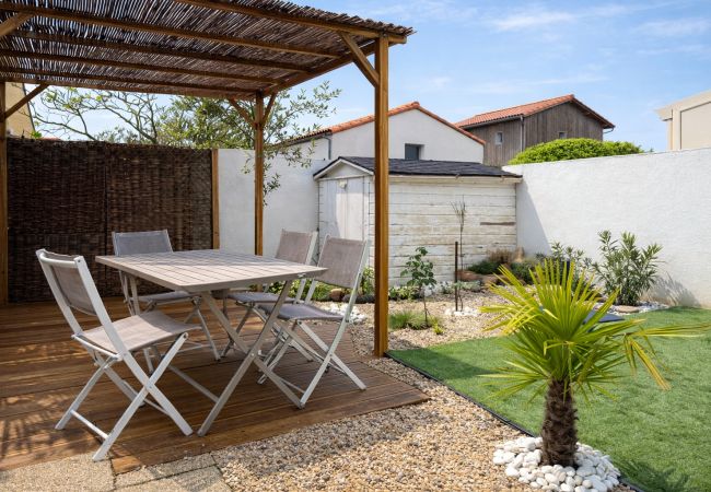 Maison à Les Sables-d´Olonne - Petite maison avec jardin à La Chaume – 4 personnes