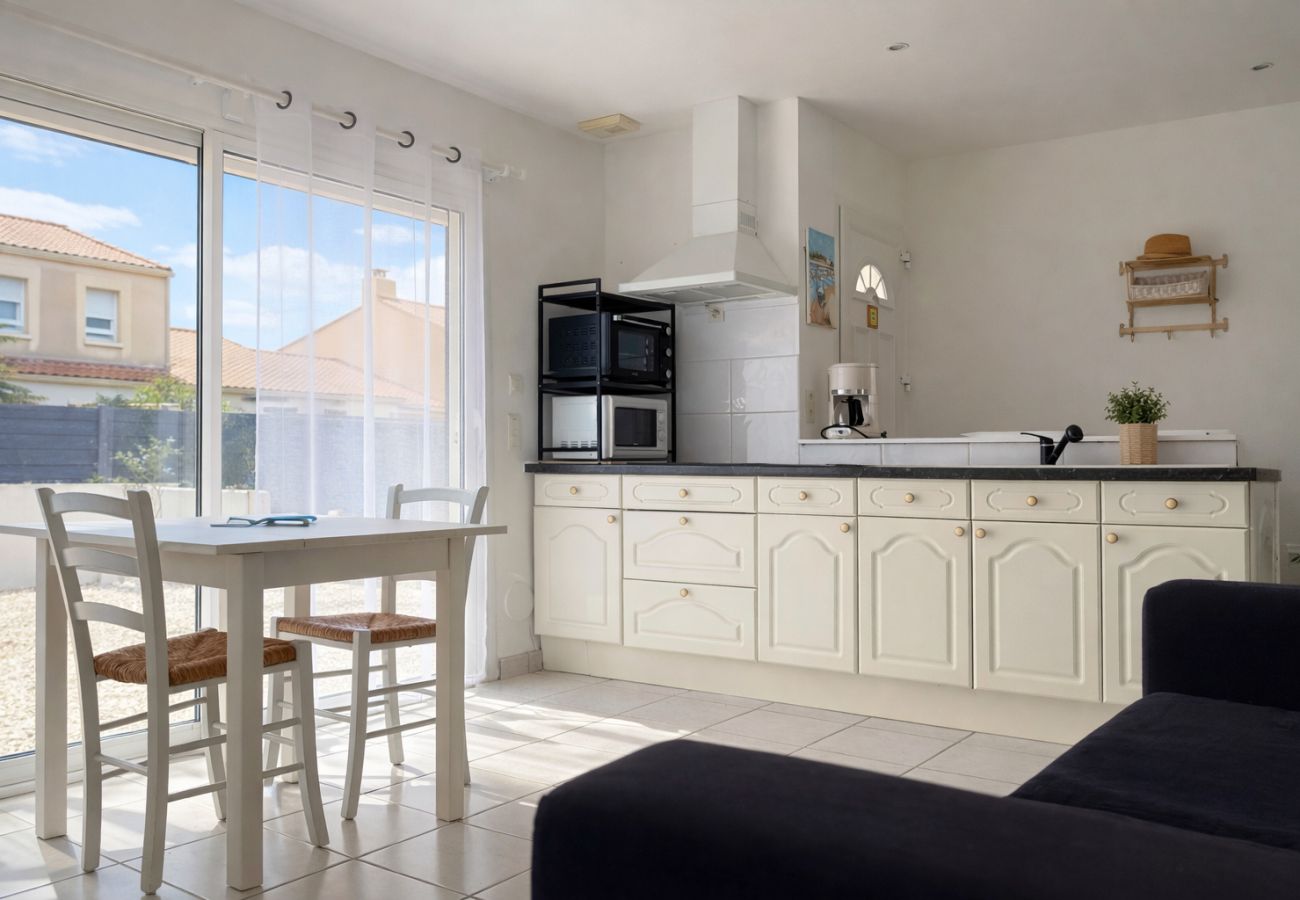 Maison à Les Sables-d´Olonne - Petite maison avec jardin à La Chaume – 4 personnes