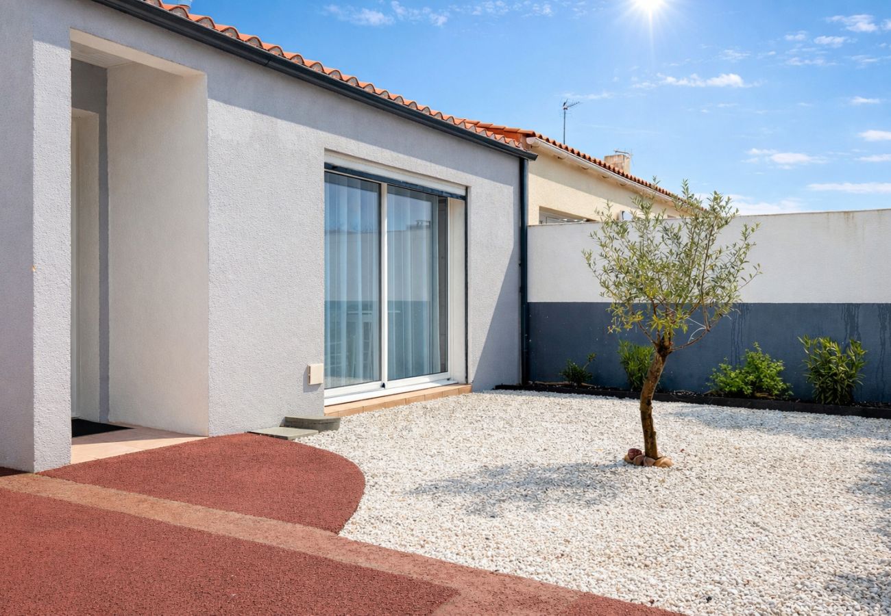 Maison à Les Sables-d´Olonne - Petite maison avec jardin à La Chaume – 4 personnes