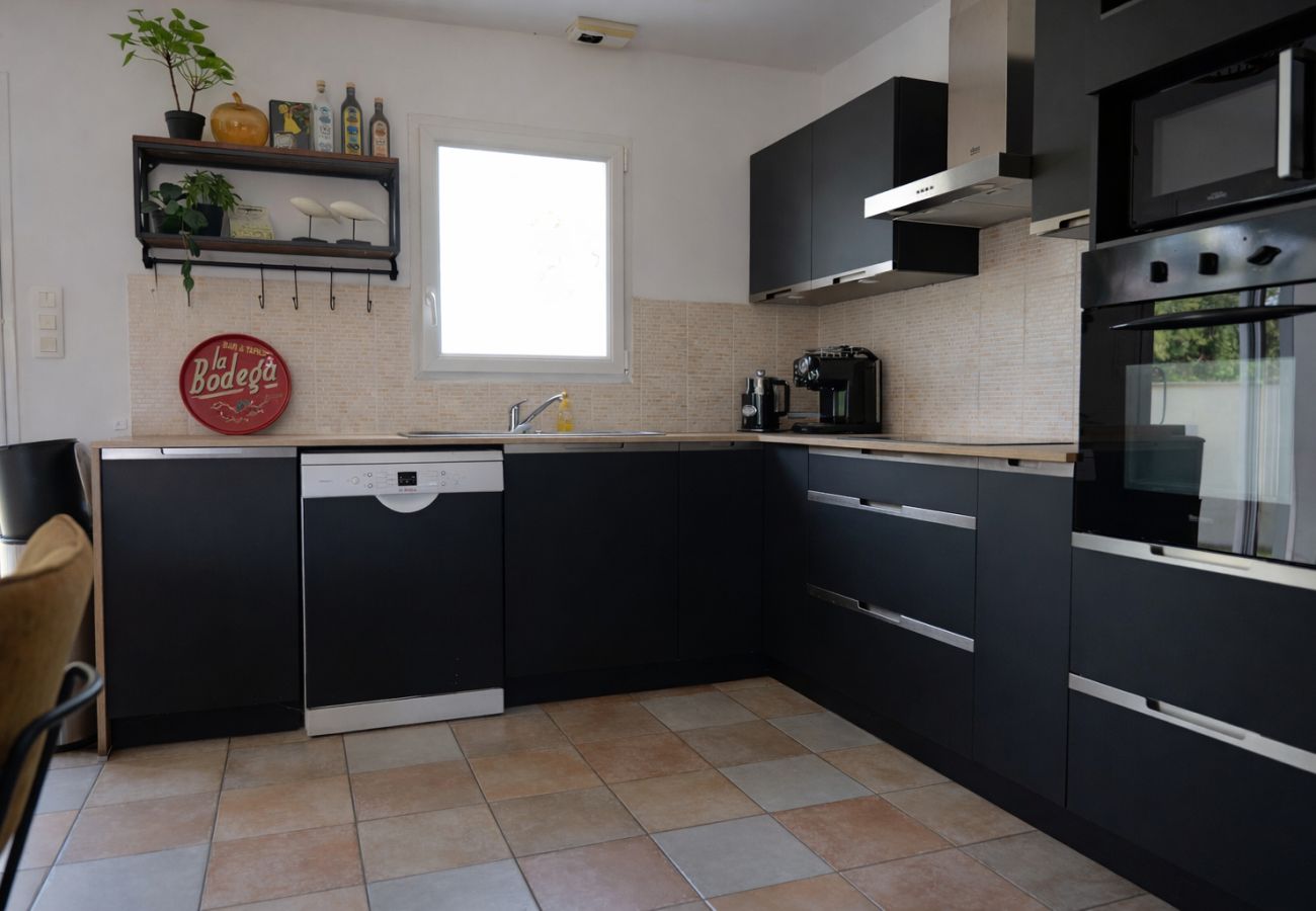 Maison à Les Sables-d´Olonne - Maison avec piscine privée & jardin – 8 personnes