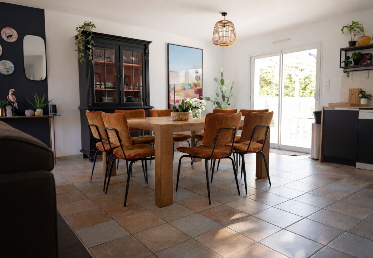 Maison à Les Sables-d´Olonne - Maison avec piscine privée & jardin – 8 personnes